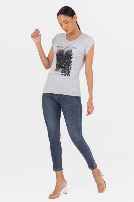 Hailys Women’s “Enjoy the Now” Graphic Short Sleeve T-Shirt - Light Gray