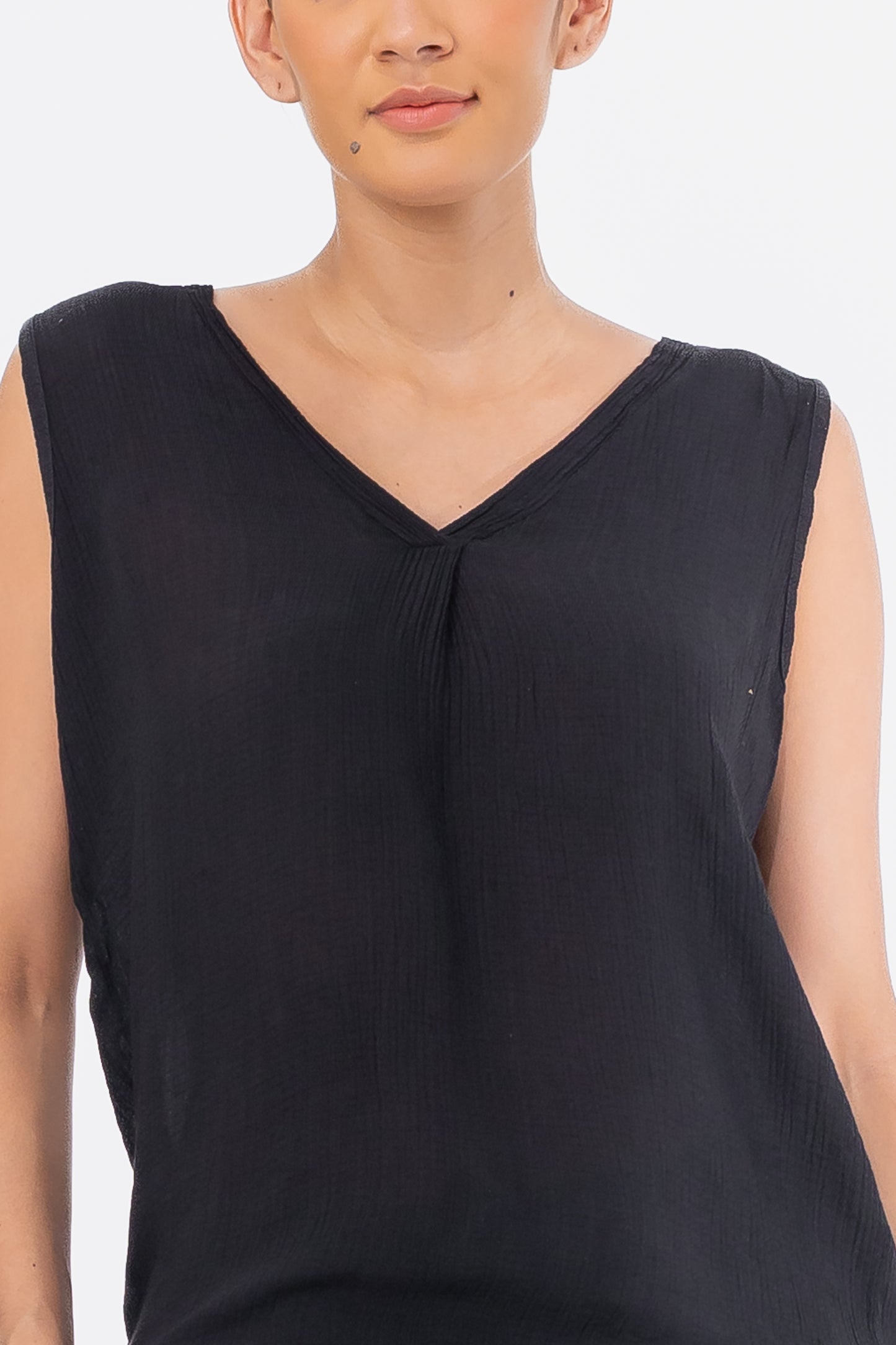 Zabaione Women’s Sleeveless V-Neck Blouse - Black