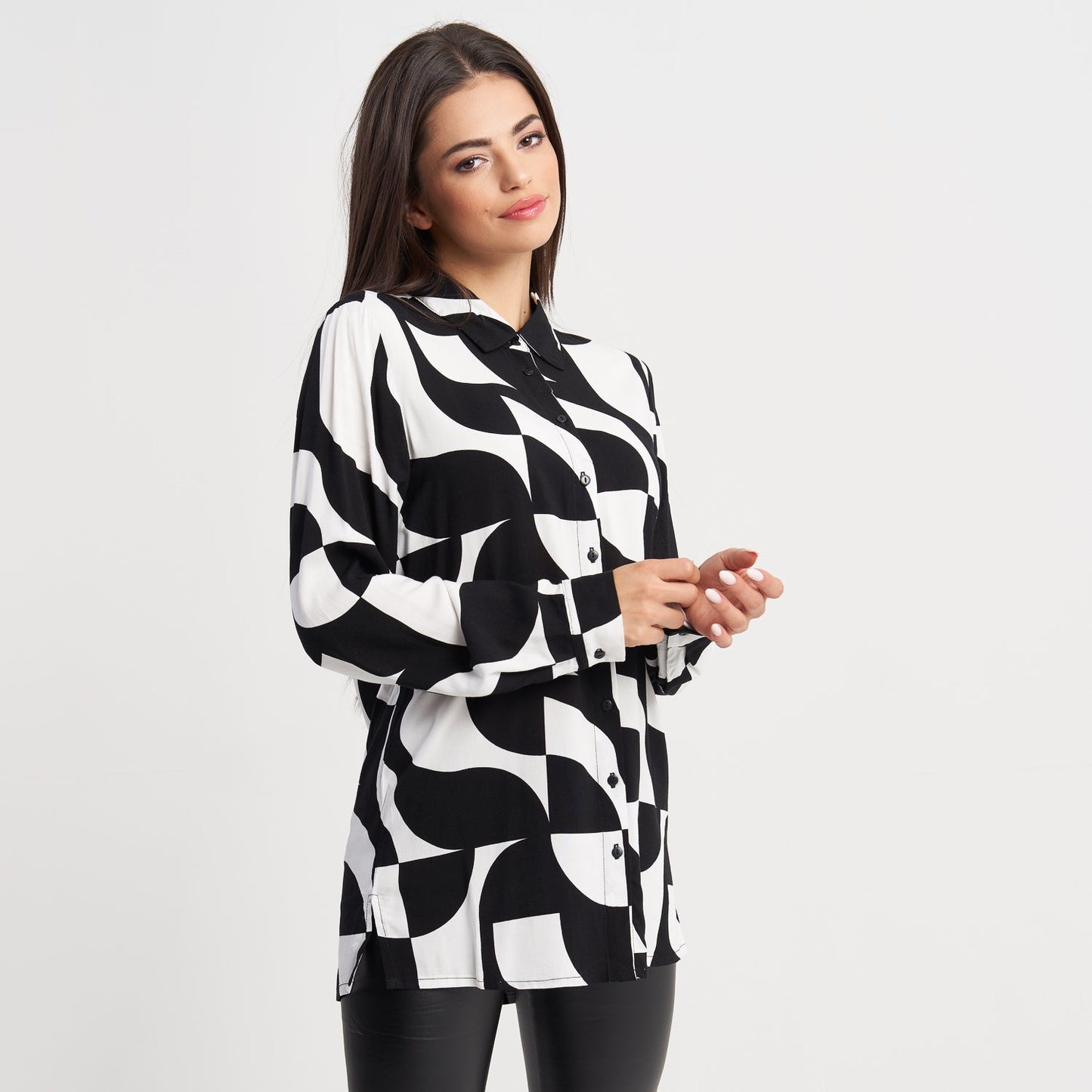 Hailys Women’s Long Sleeve Geometric Print Button-Down Shirt - Black and White