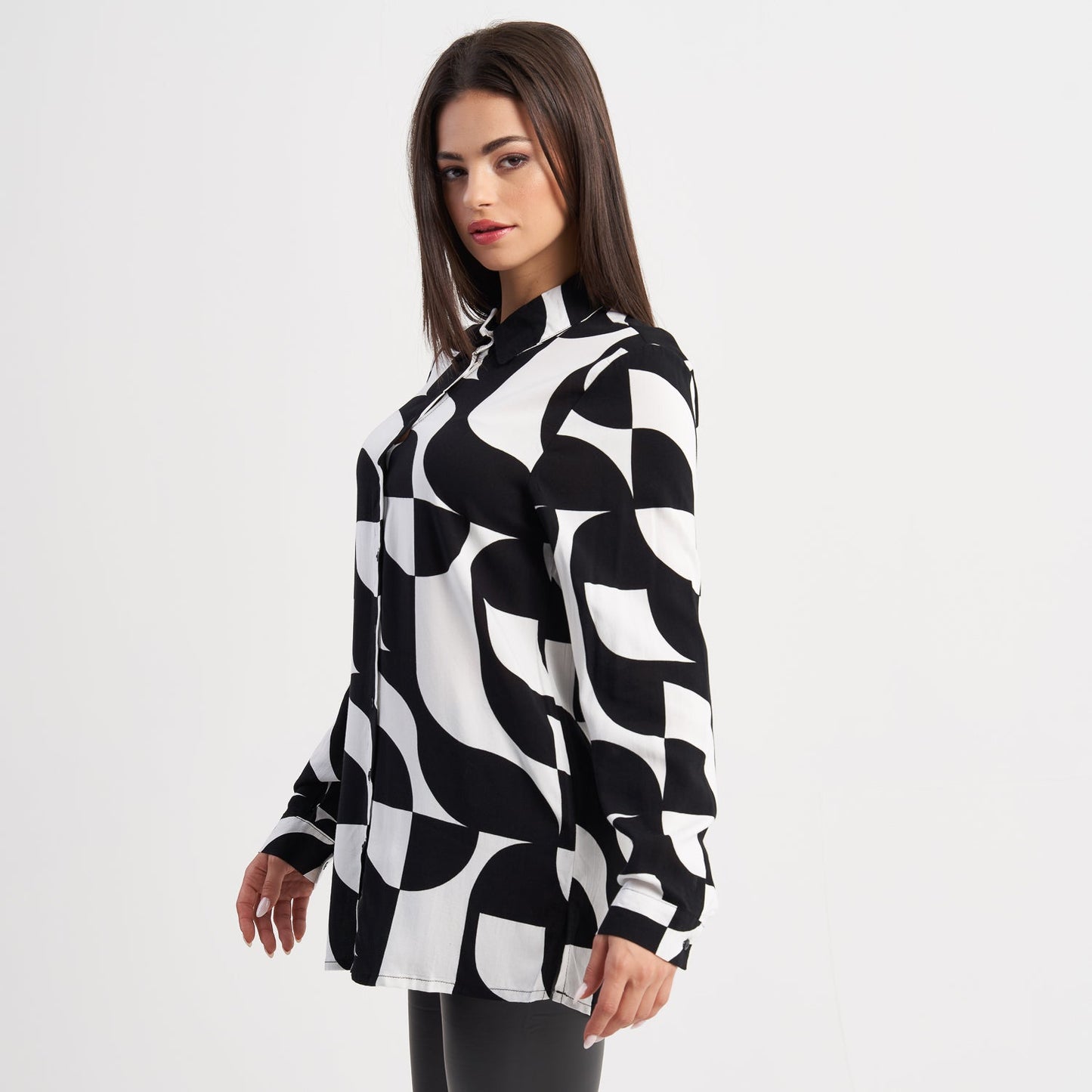 Hailys Women’s Long Sleeve Geometric Print Button-Down Shirt - Black and White