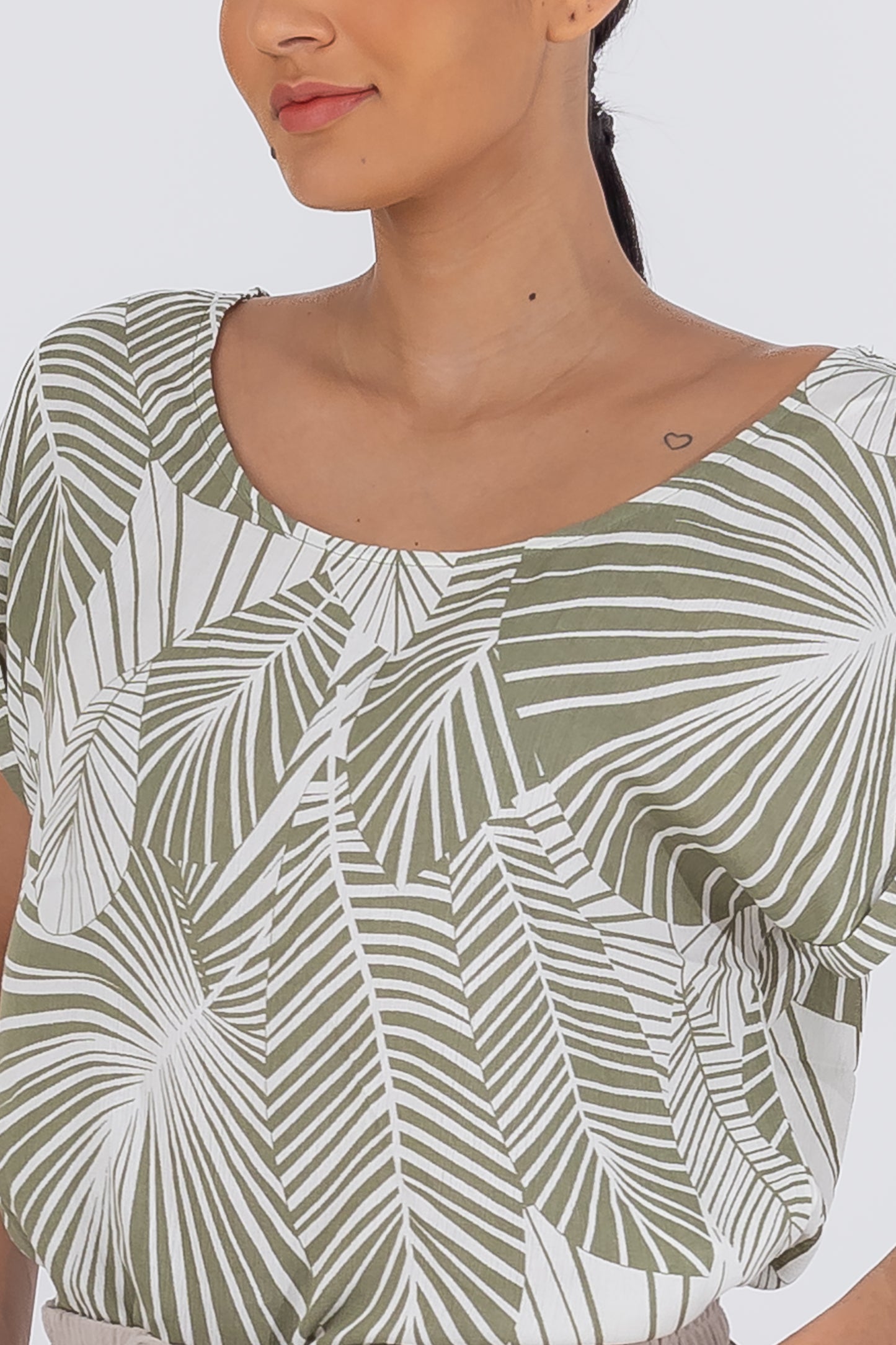 Hailys Women’s Tropical Leaf Print Short Sleeve Scoop Neck T-Shirt - Olive Green and White