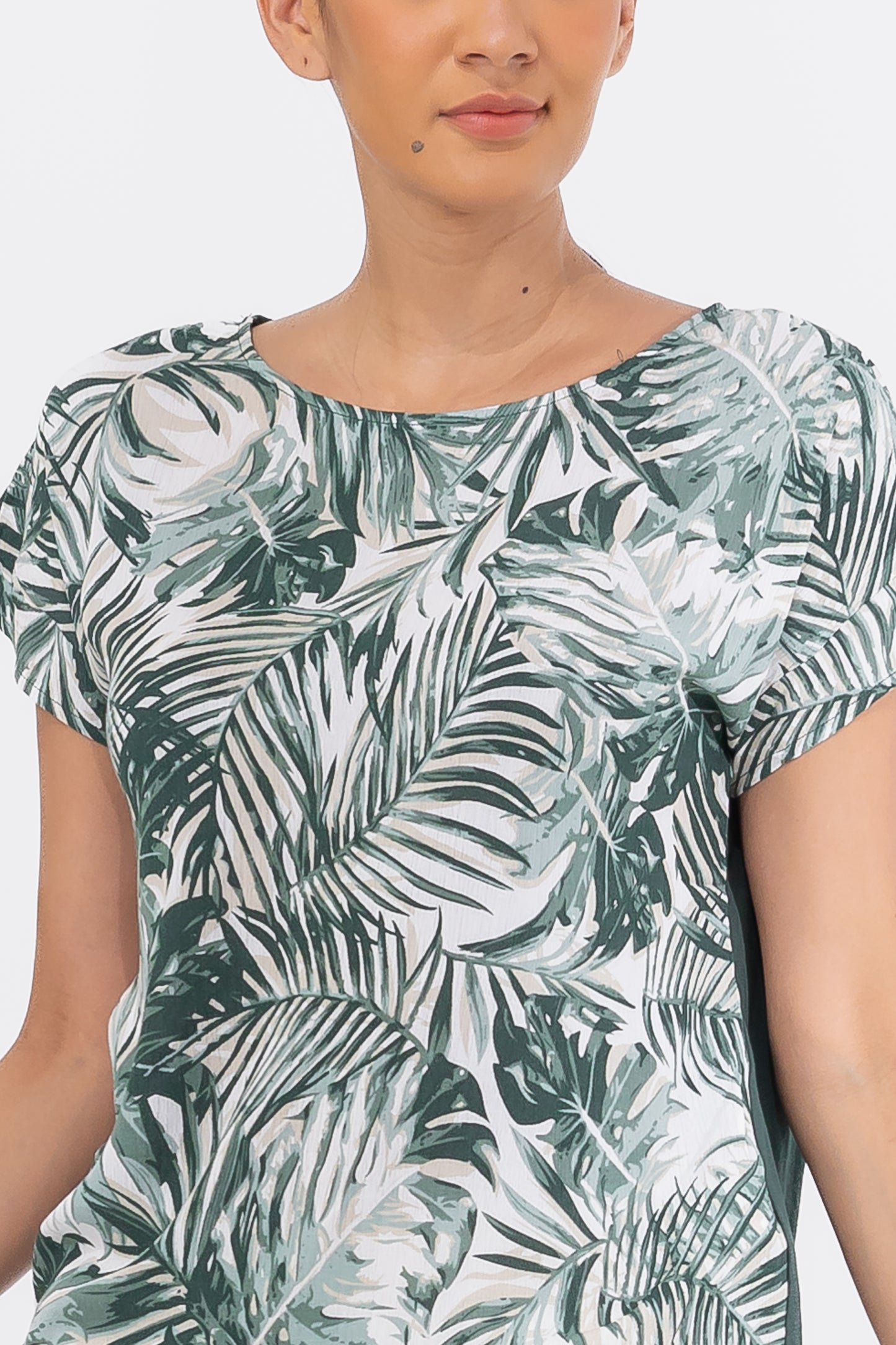 Hailys Women’s Tropical Leaf Print Short Sleeve Blouse - Green and White