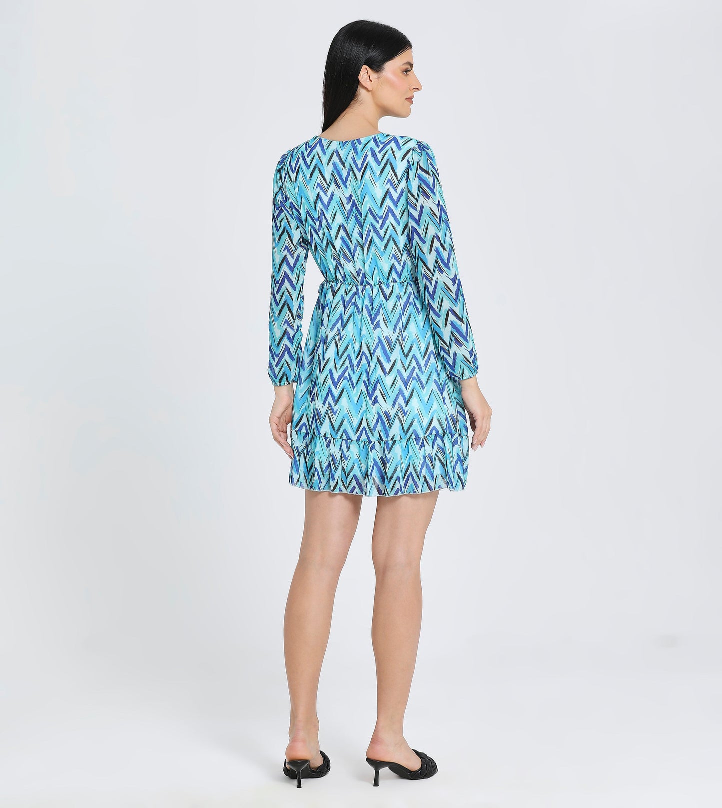 Hailys Women's Long Sleeve V-Neck Wrap Dress with Blue Zigzag Pattern