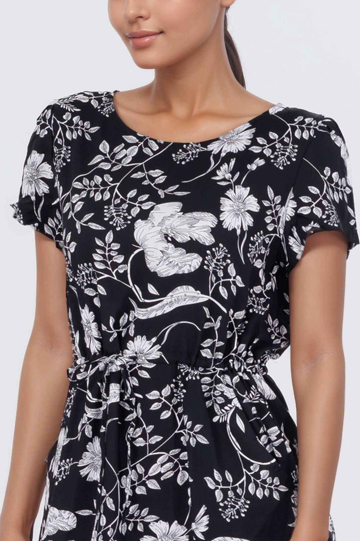 Hailys Women’s Short Sleeve Floral Print A-Line Dress with Tie Waist - Black and White