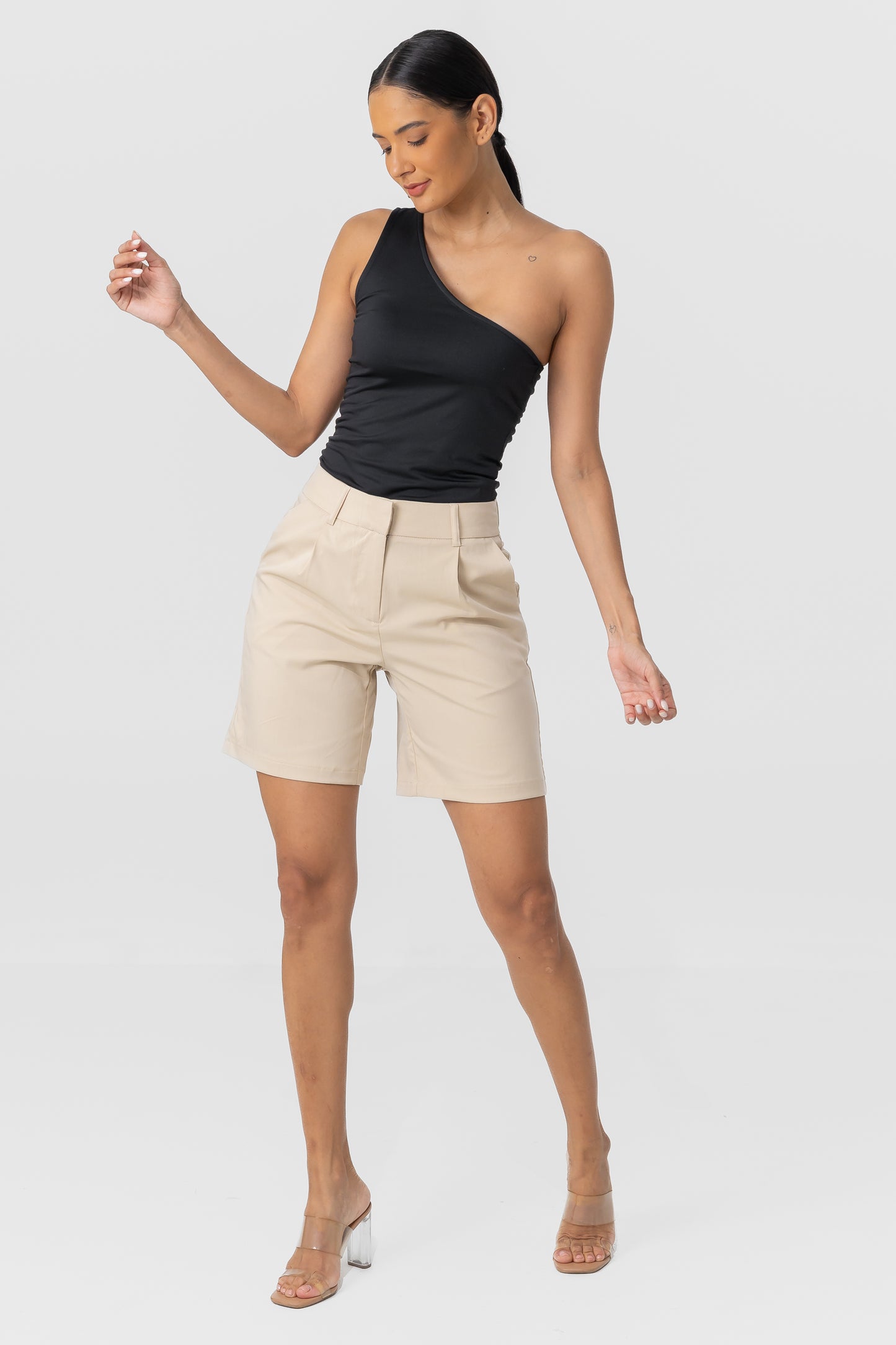 Hailys Women’s Beige High-Waisted Tailored Shorts - Elegant Summer Shorts