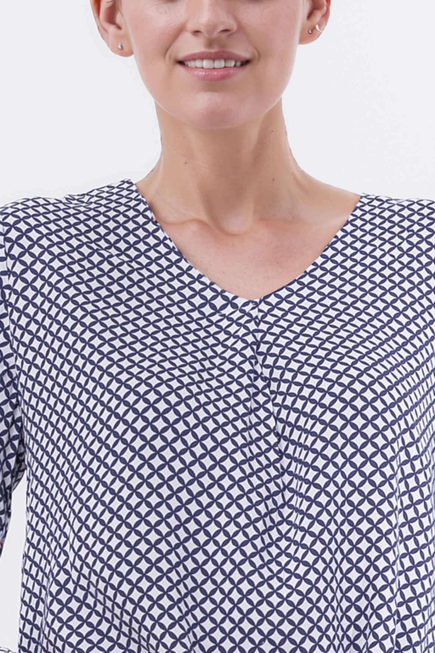 Zabaione Women’s V-Neck Geometric Print Long Sleeve Blouse - Navy and White